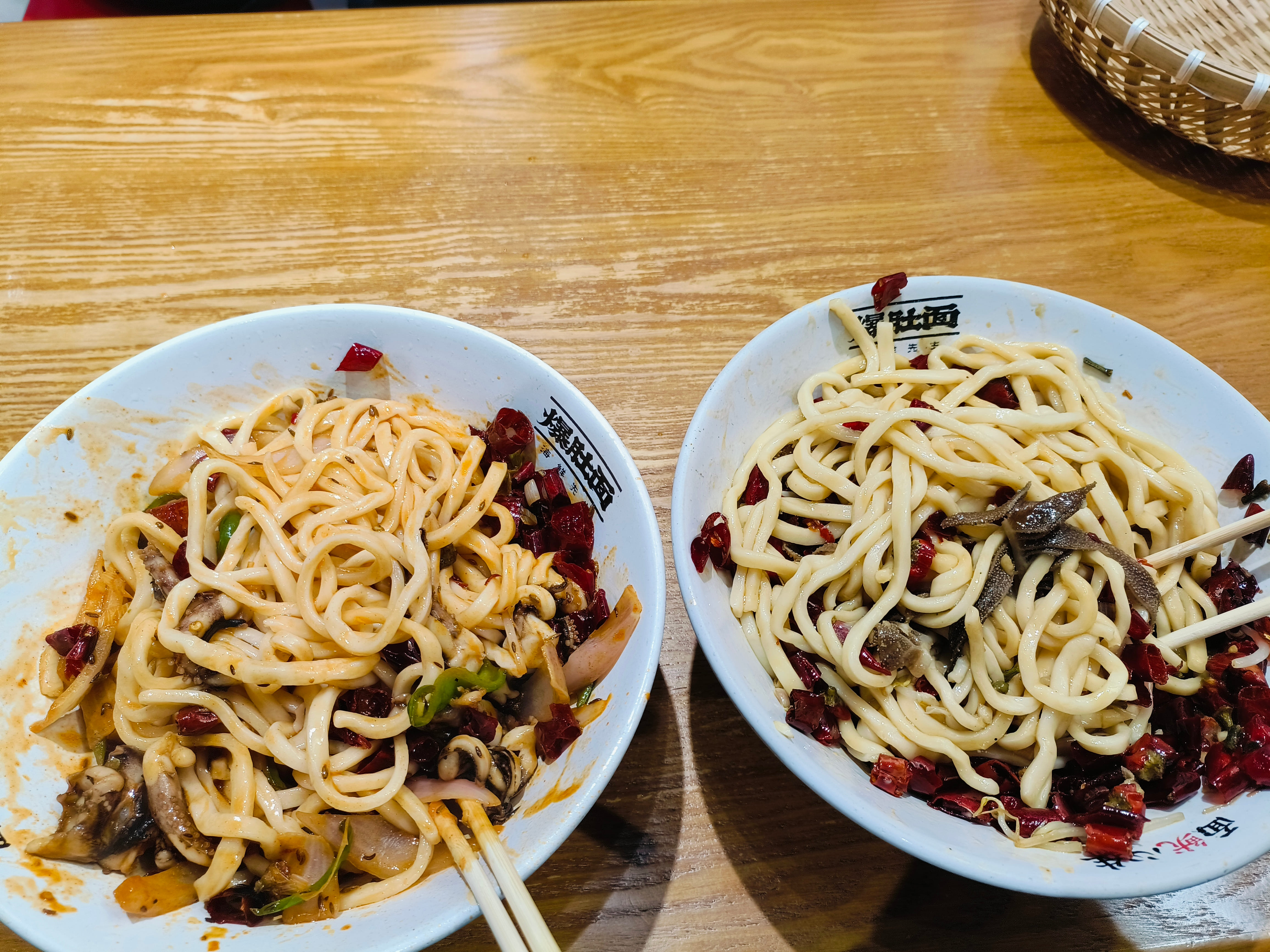 陕开心丸子汤的爆肚面